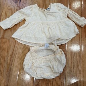 Old Navy | baby girl cream two piece set | 3-6 months